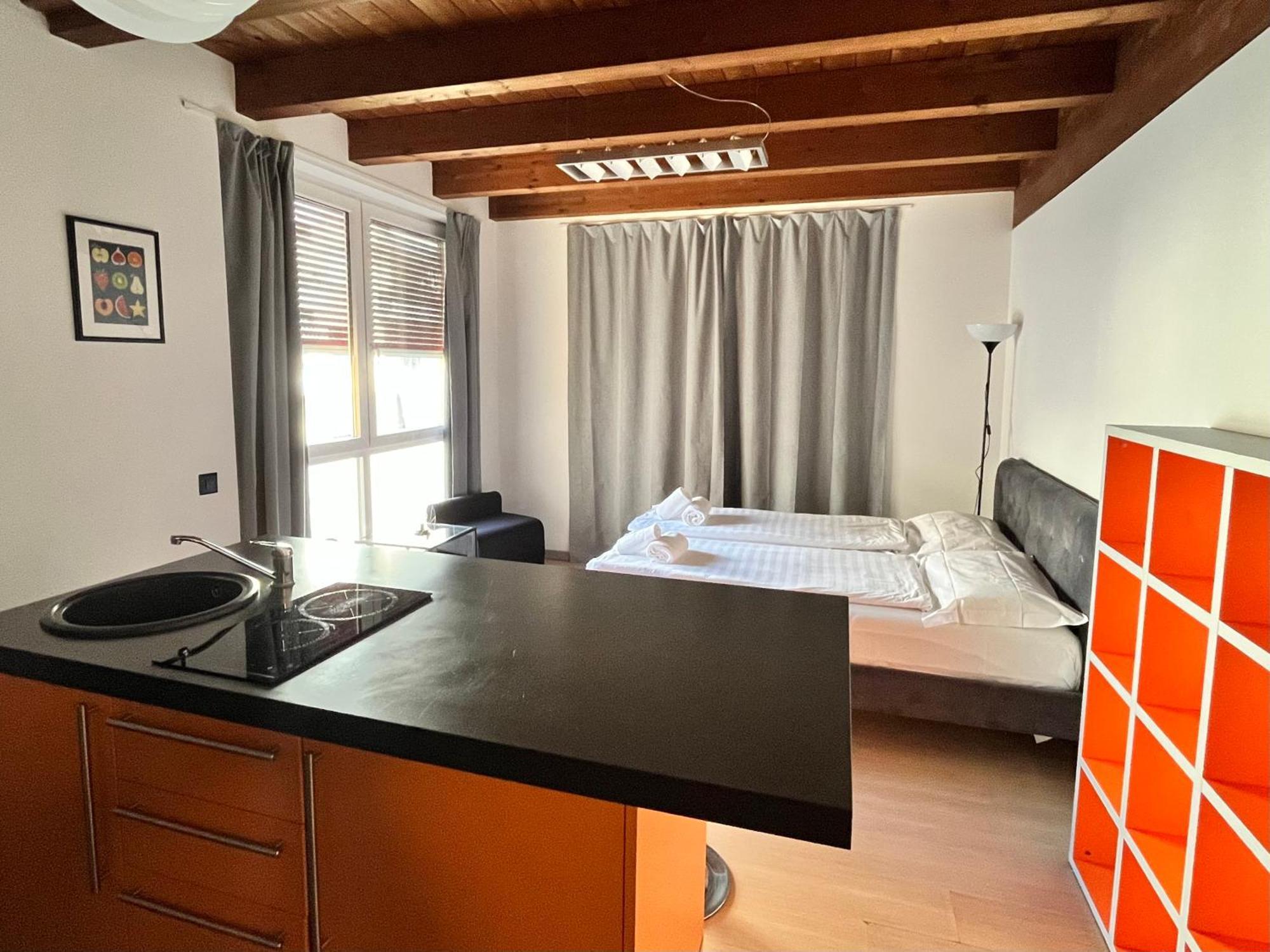Guesthouse University By Lr - Self Check In Lugano Eksteriør billede
